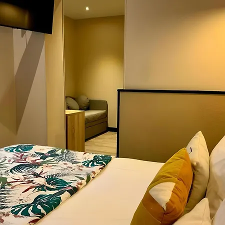 Lilas Blanc Hotel