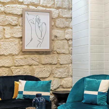 Lilas Blanc Hotel