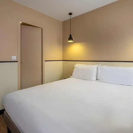 Lilas Blanc 3* Paris