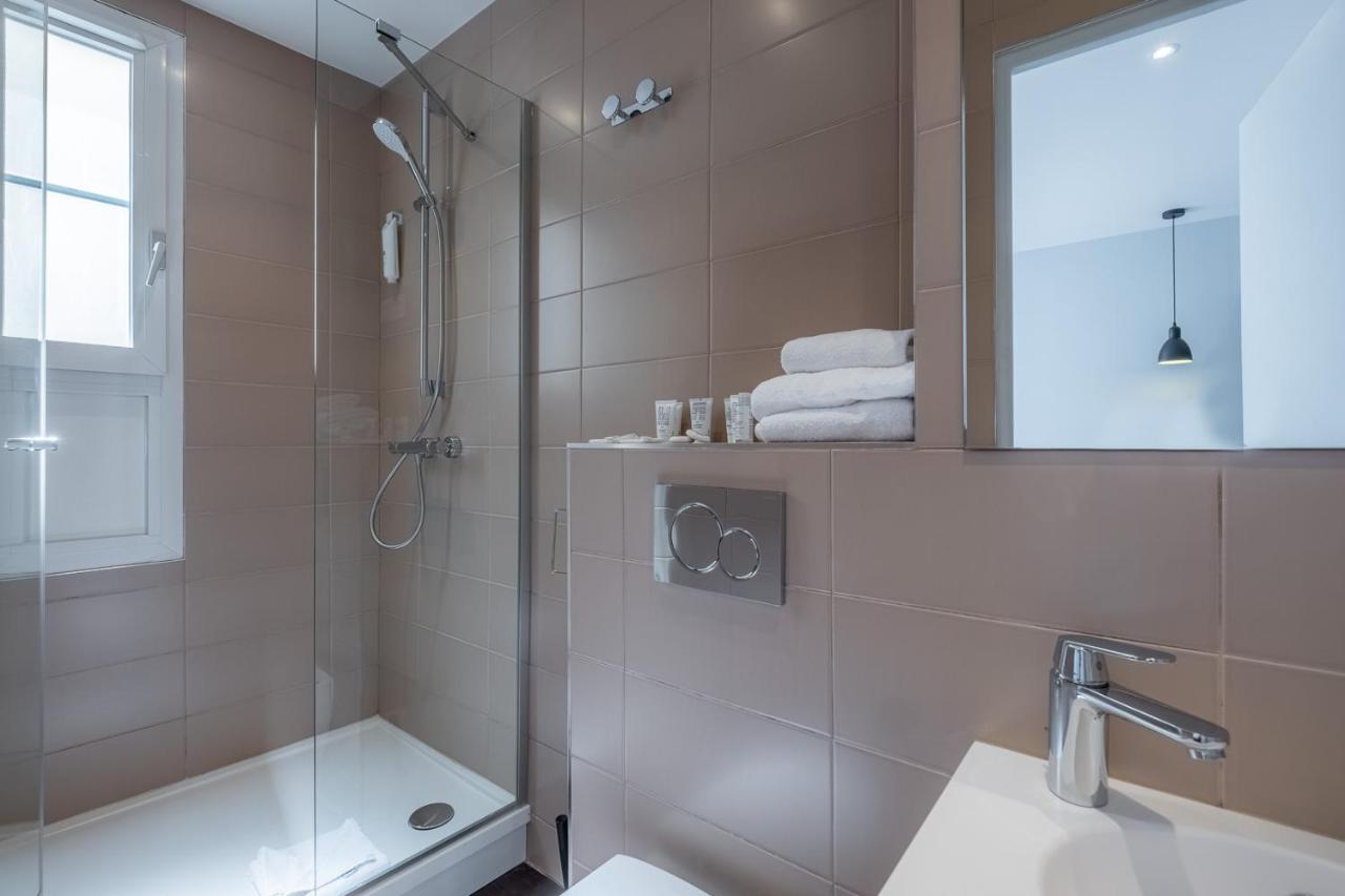 Hotel Lilas Blanc Parigi