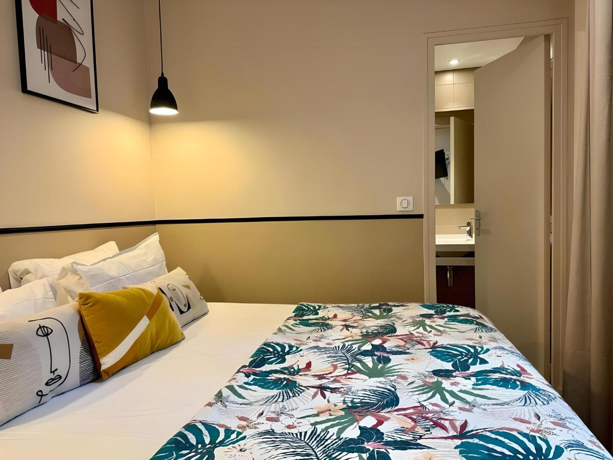 Hotel Lilas Blanc Paris